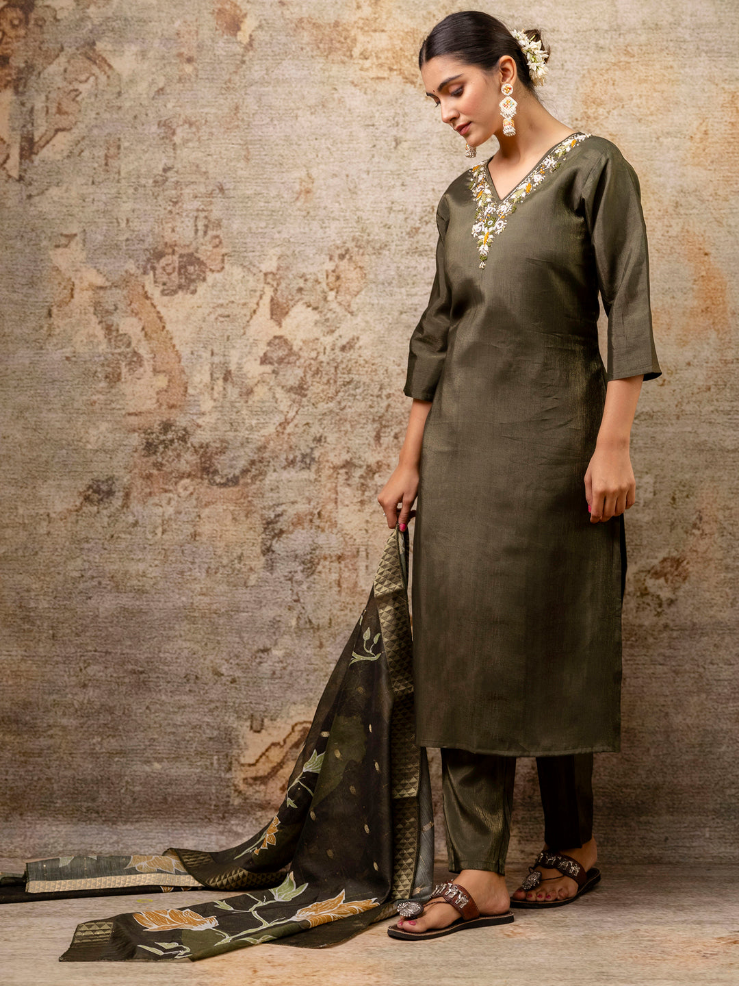 VredeVogel Women Kurta and Pant Sets Simar Silk fabric