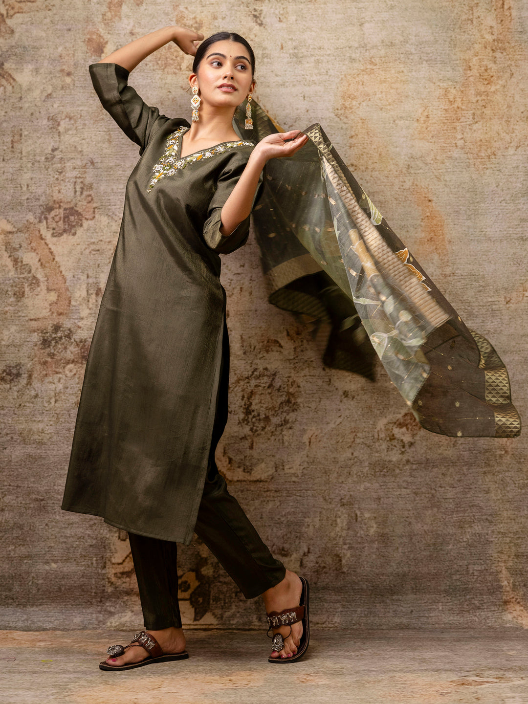 VredeVogel Women Kurta and Pant Sets Simar Silk fabric
