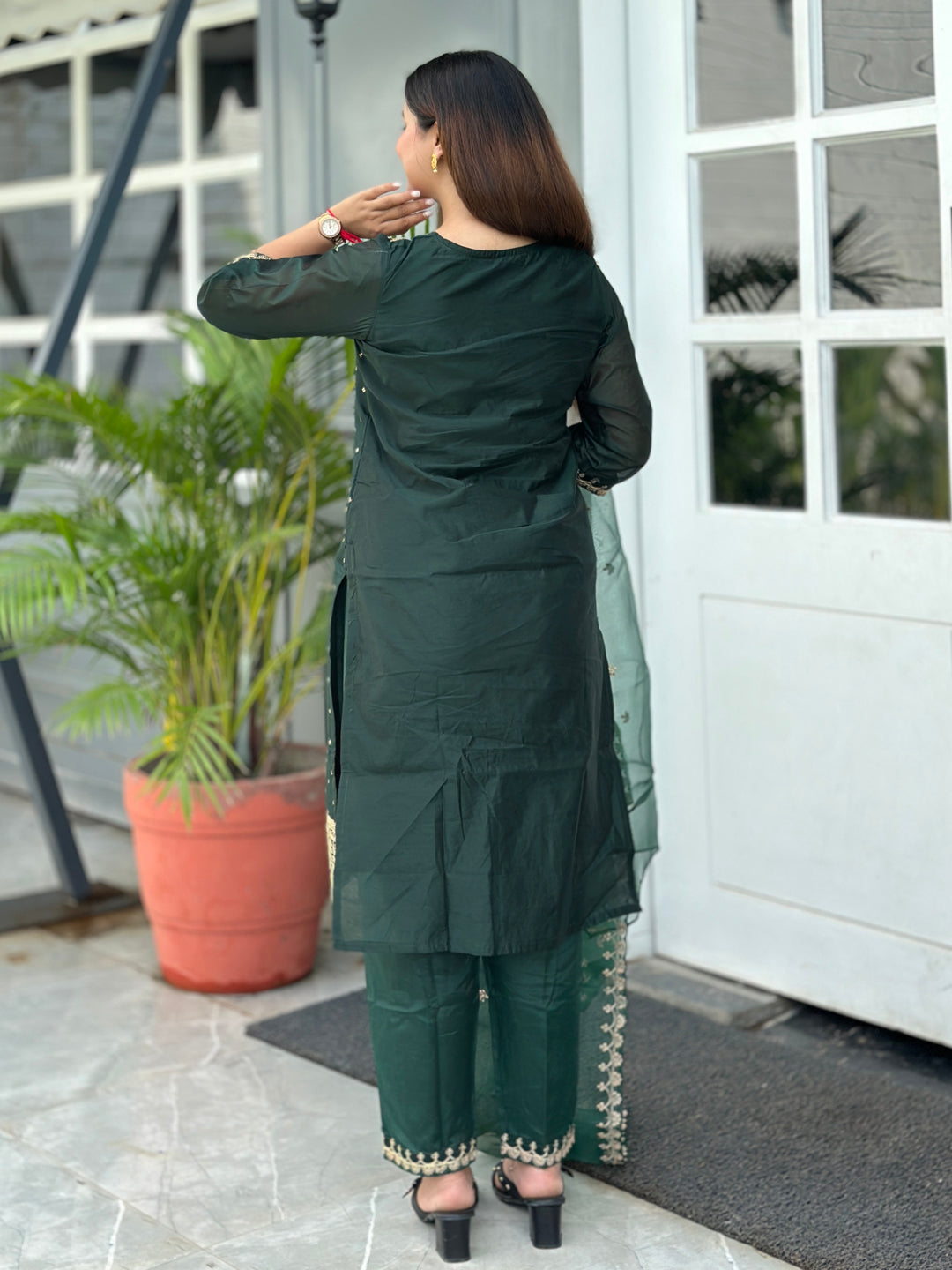 Vedhika Women’s Embroidered Chanderi Silk Kurta & Pant Set – Ready-to-Wear Festive Outfit