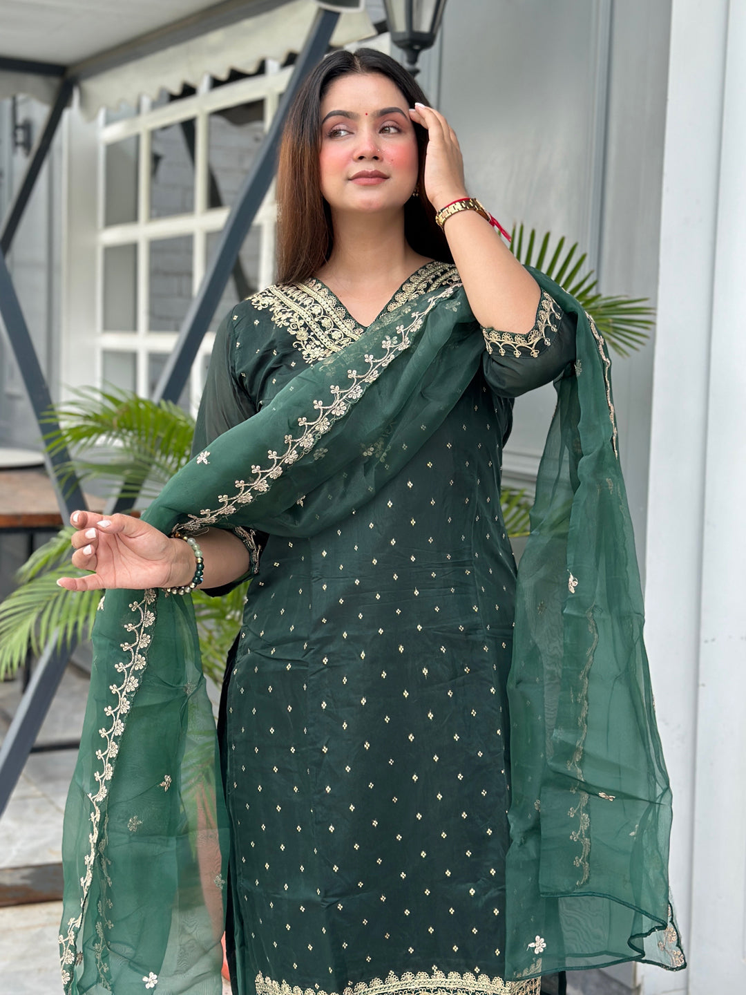Vedhika Women’s Embroidered Chanderi Silk Kurta & Pant Set – Ready-to-Wear Festive Outfit