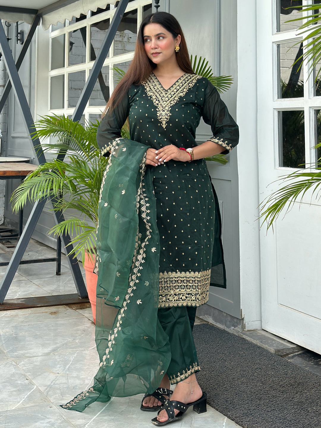 Vedhika Women’s Embroidered Chanderi Silk Kurta & Pant Set – Ready-to-Wear Festive Outfit