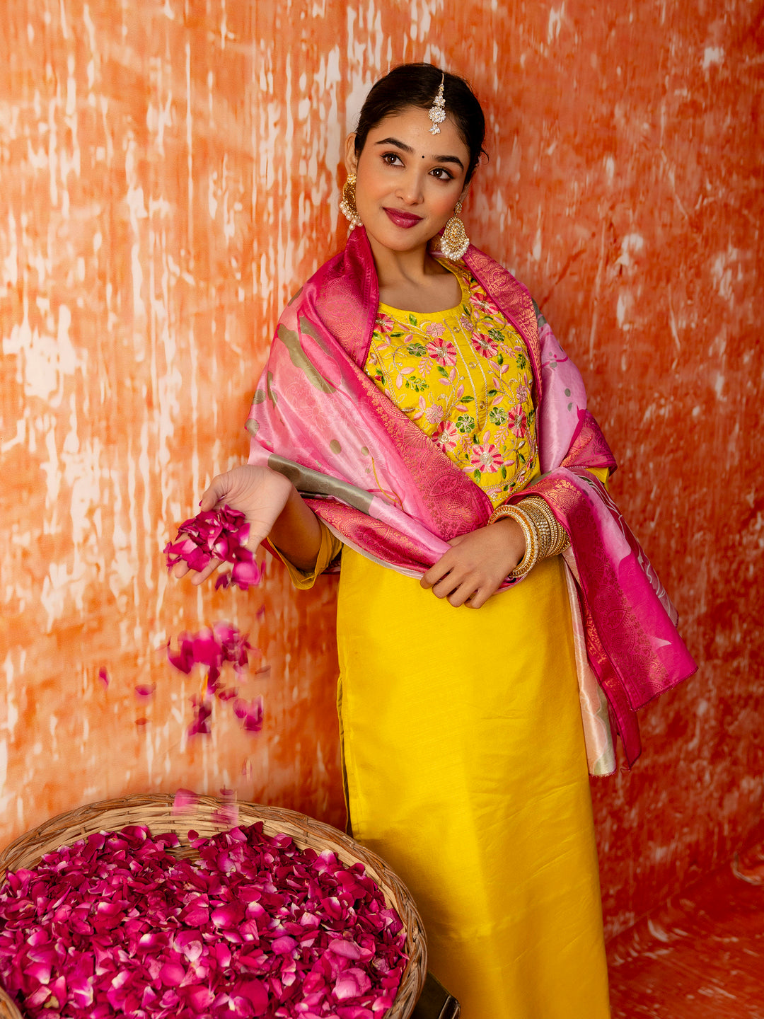 VredeVogel Women Silk Blend Kurta Pant Dupatta Set