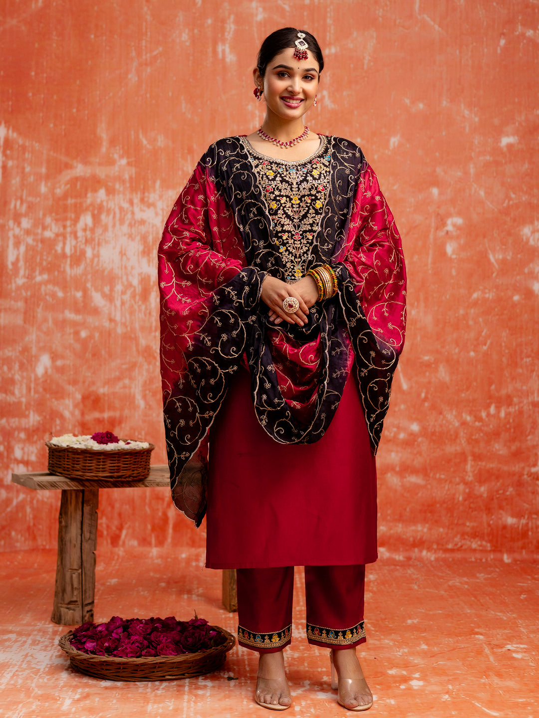 VredeVogel Women Silk Blend Kurta Pant Dupatta Set