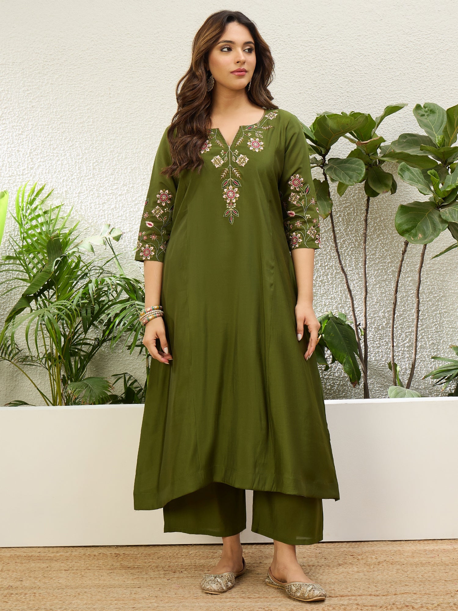 Prakriti Women's Mehendi Green Embroidered Yoke Design Straight Kurta Pant Set