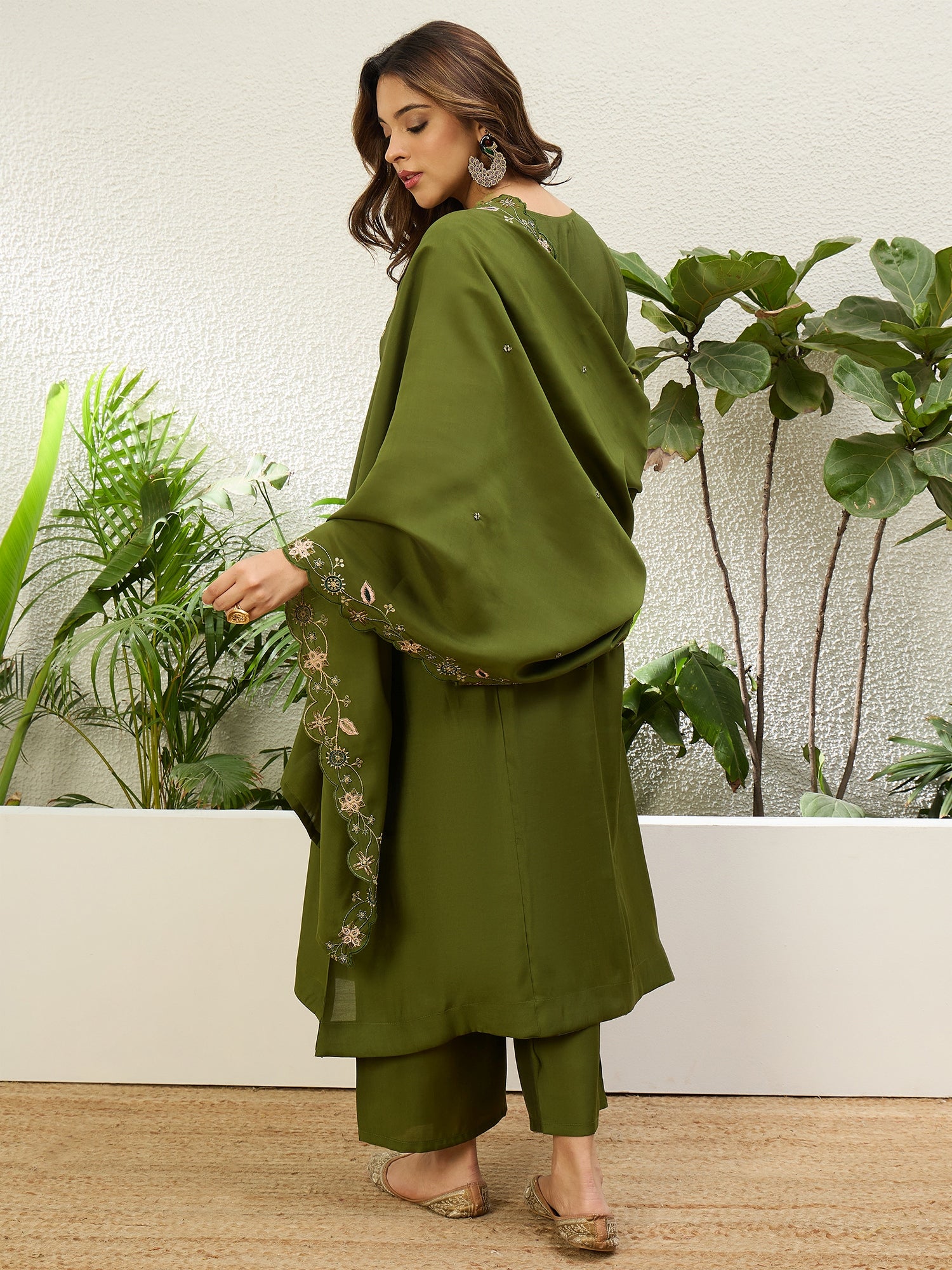 Prakriti Women's Mehendi Green Embroidered Yoke Design Straight Kurta Pant Set