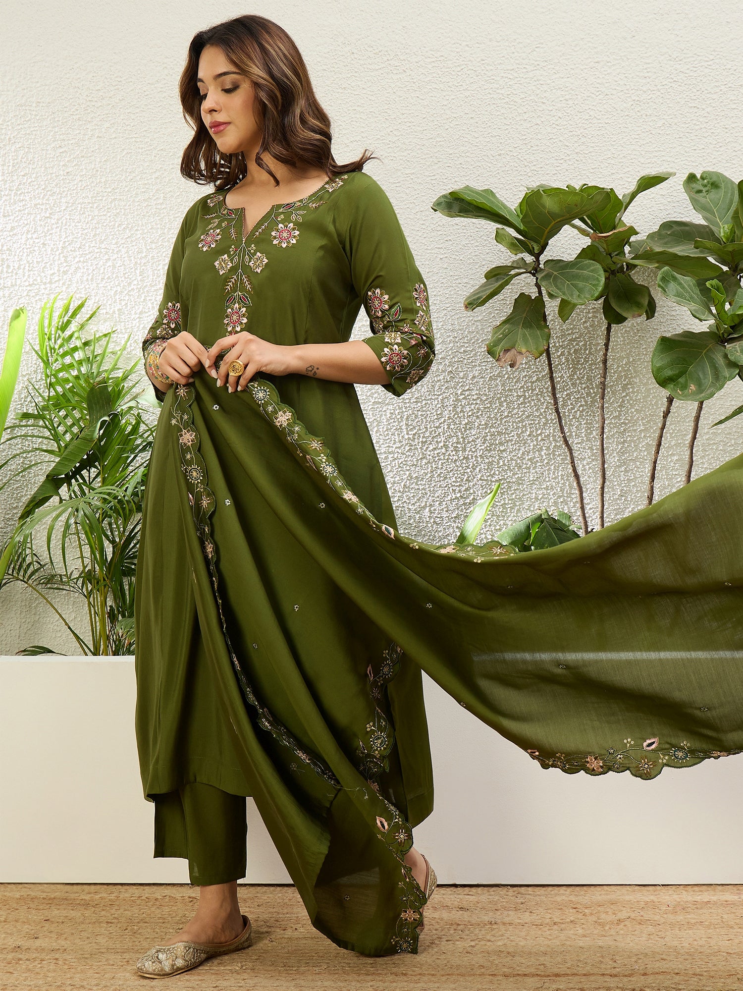 Prakriti Women's Mehendi Green Embroidered Yoke Design Straight Kurta Pant Set