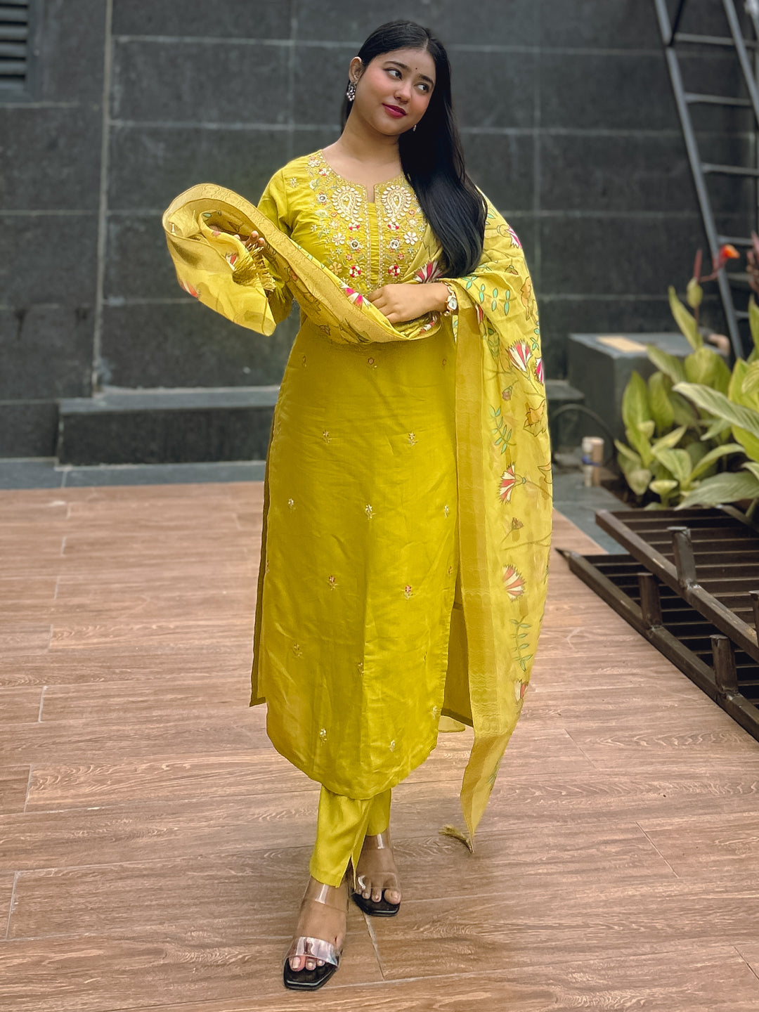 Rajvilas Parrot Green Viscose Rayon Kurta with Trousers & Dupatta Suits