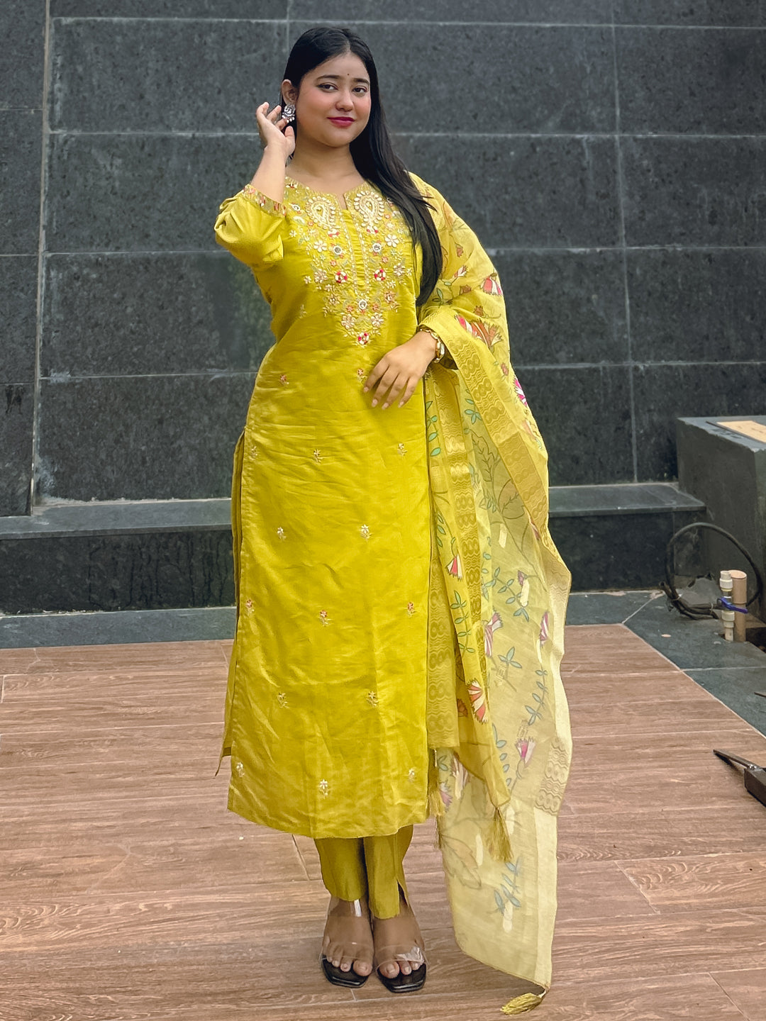 Rajvilas Parrot Green Viscose Rayon Kurta with Trousers & Dupatta Suits