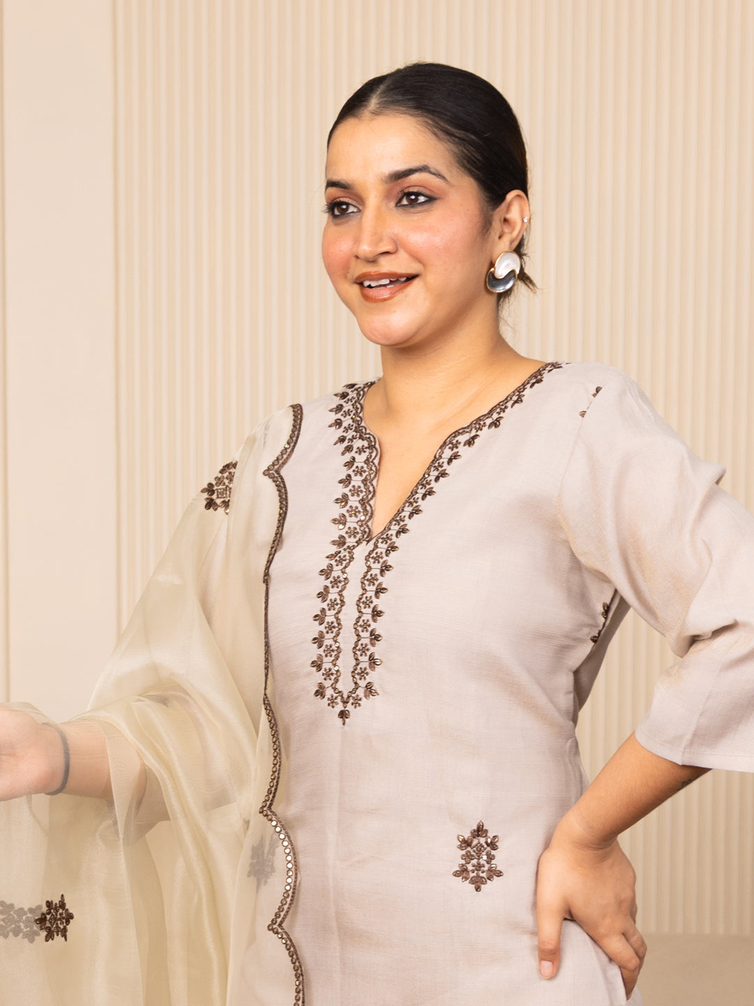 Vyonaa Grey Viscose Rayon Kurta with Trousers & Dupatta Suits