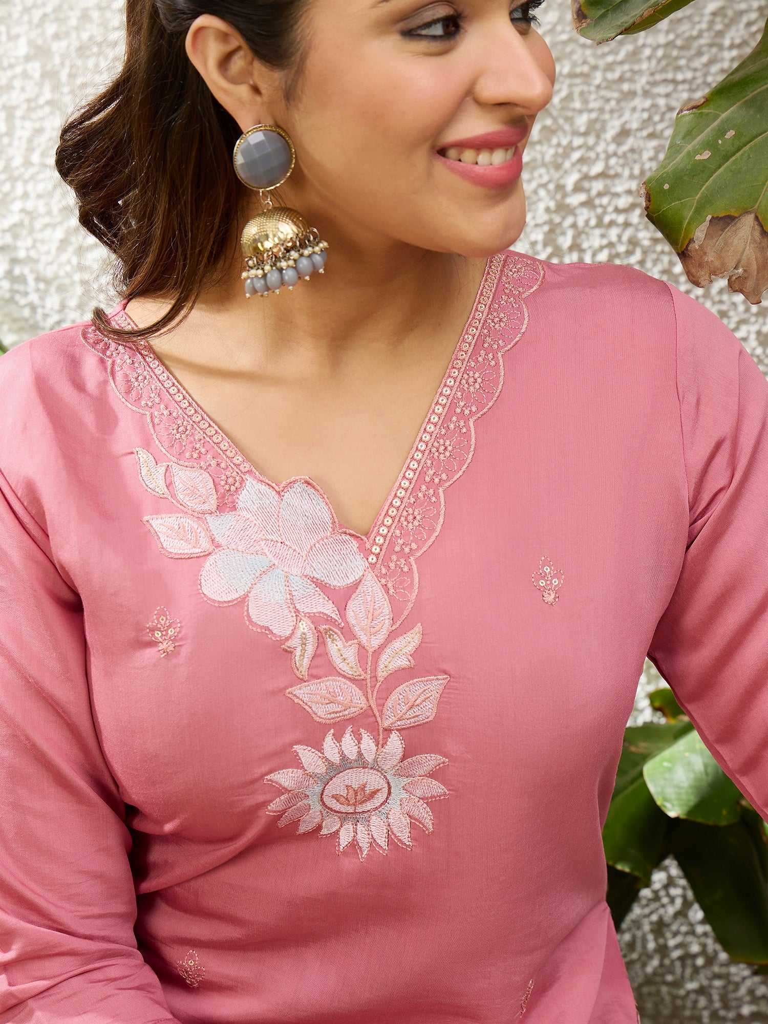 Naayika Baby Pink Women Embroidered Silk Blend Straight Kurta