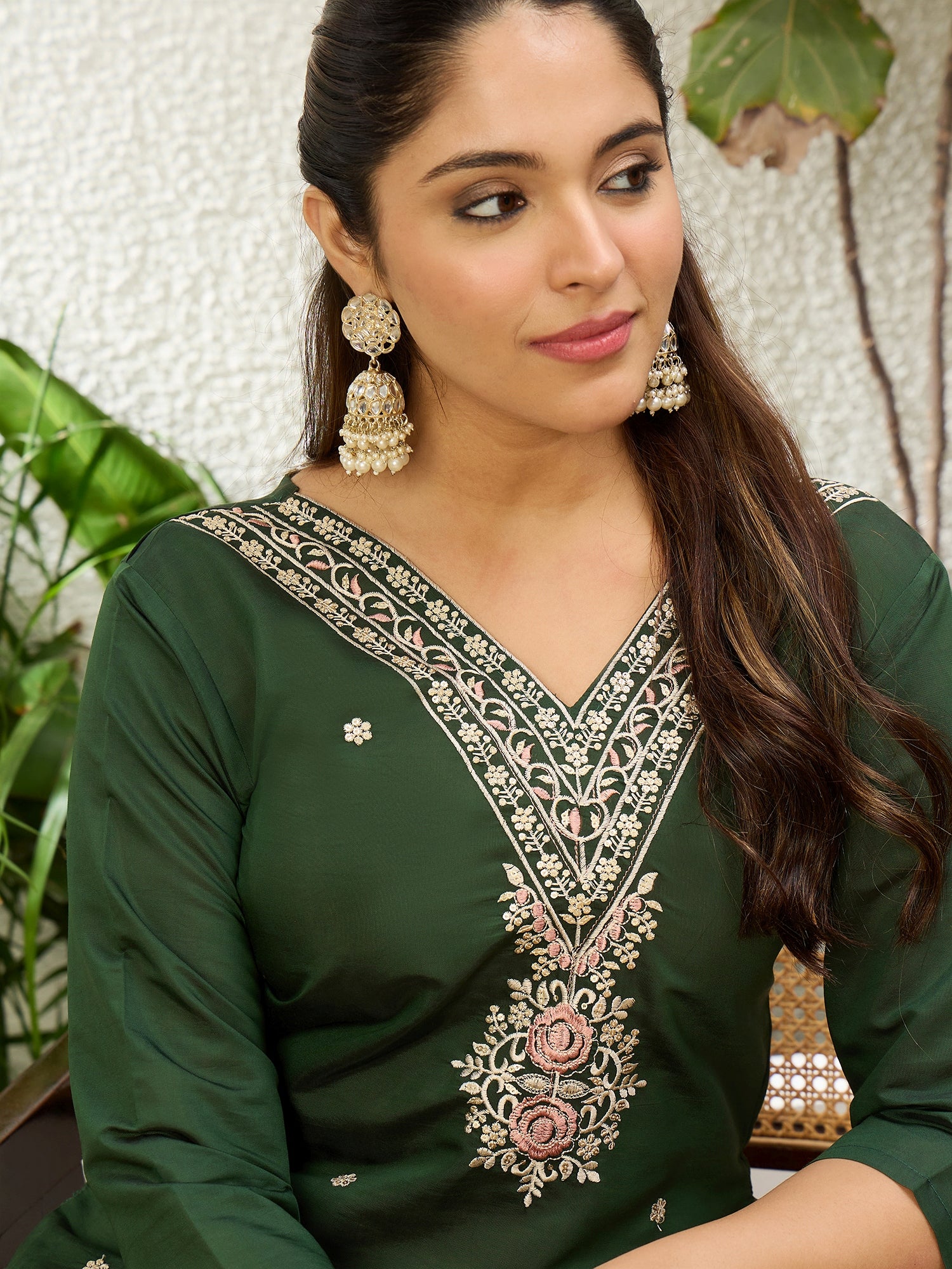 Naayika Green Women Embroidered Silk Blend Straight Kurta
