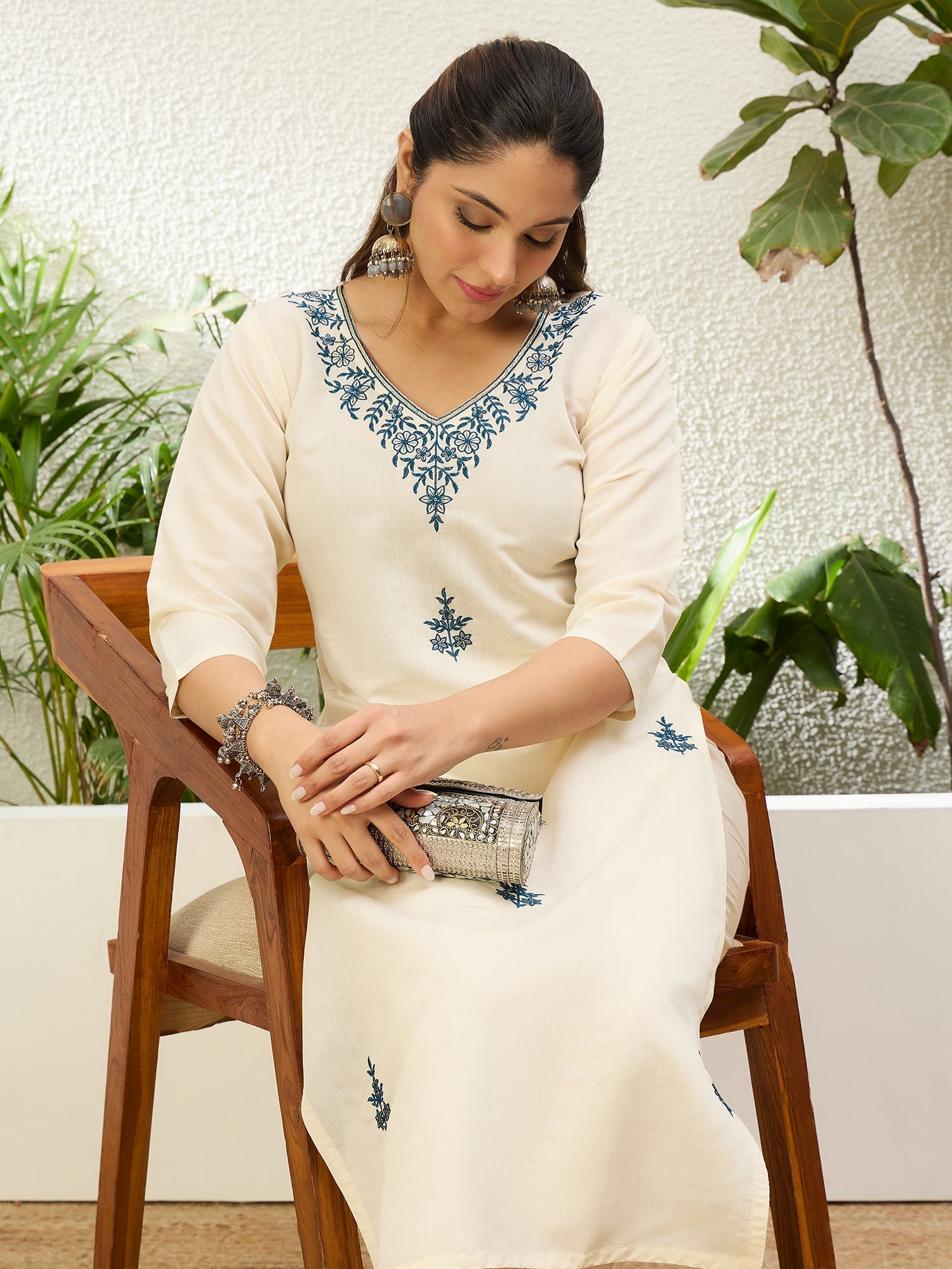 Naayika Off White Women Embroidered Silk Blend Straight Kurta