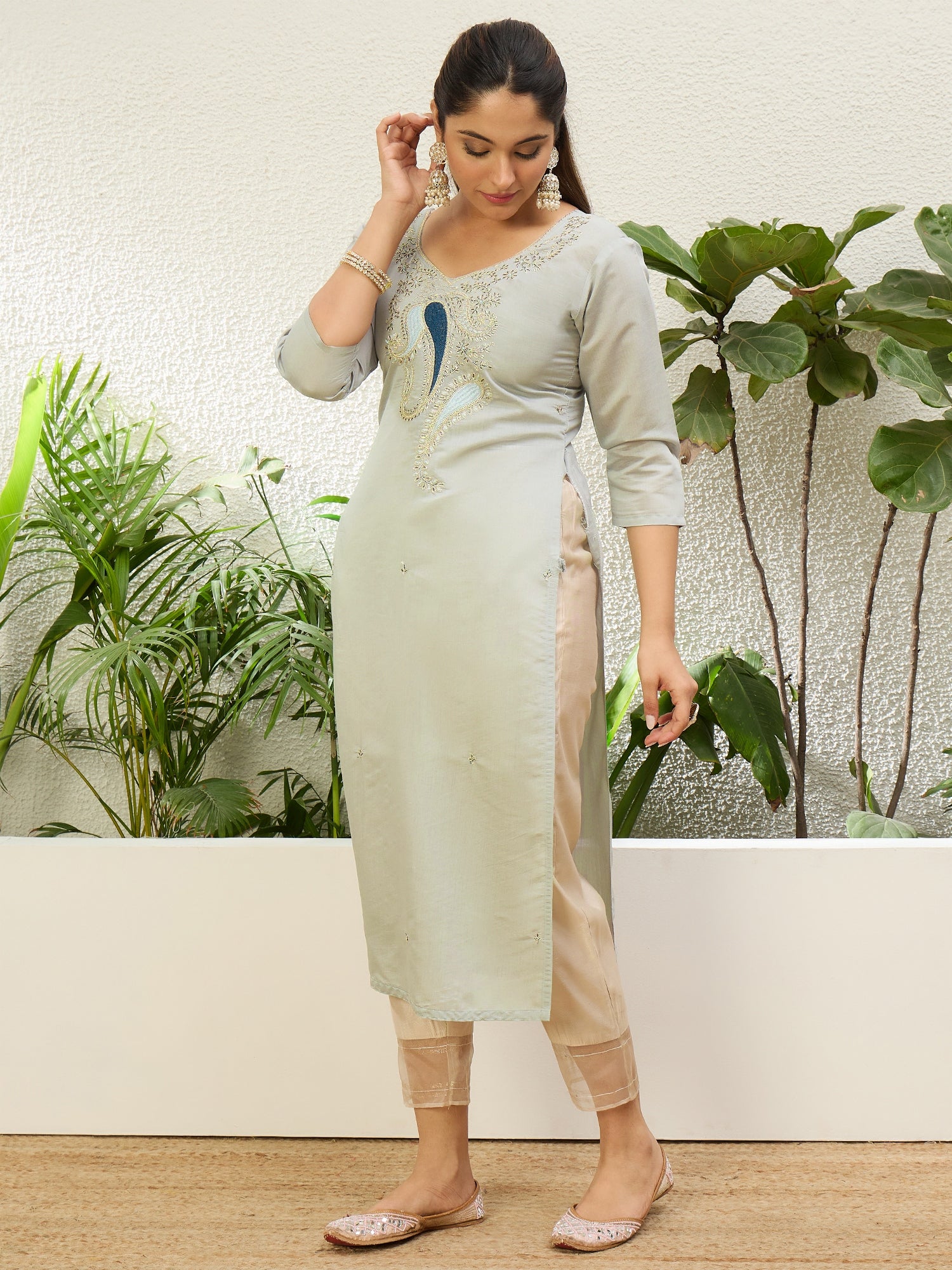 Bhavya Grey Women Embroidered Silk Blend Straight Kurta