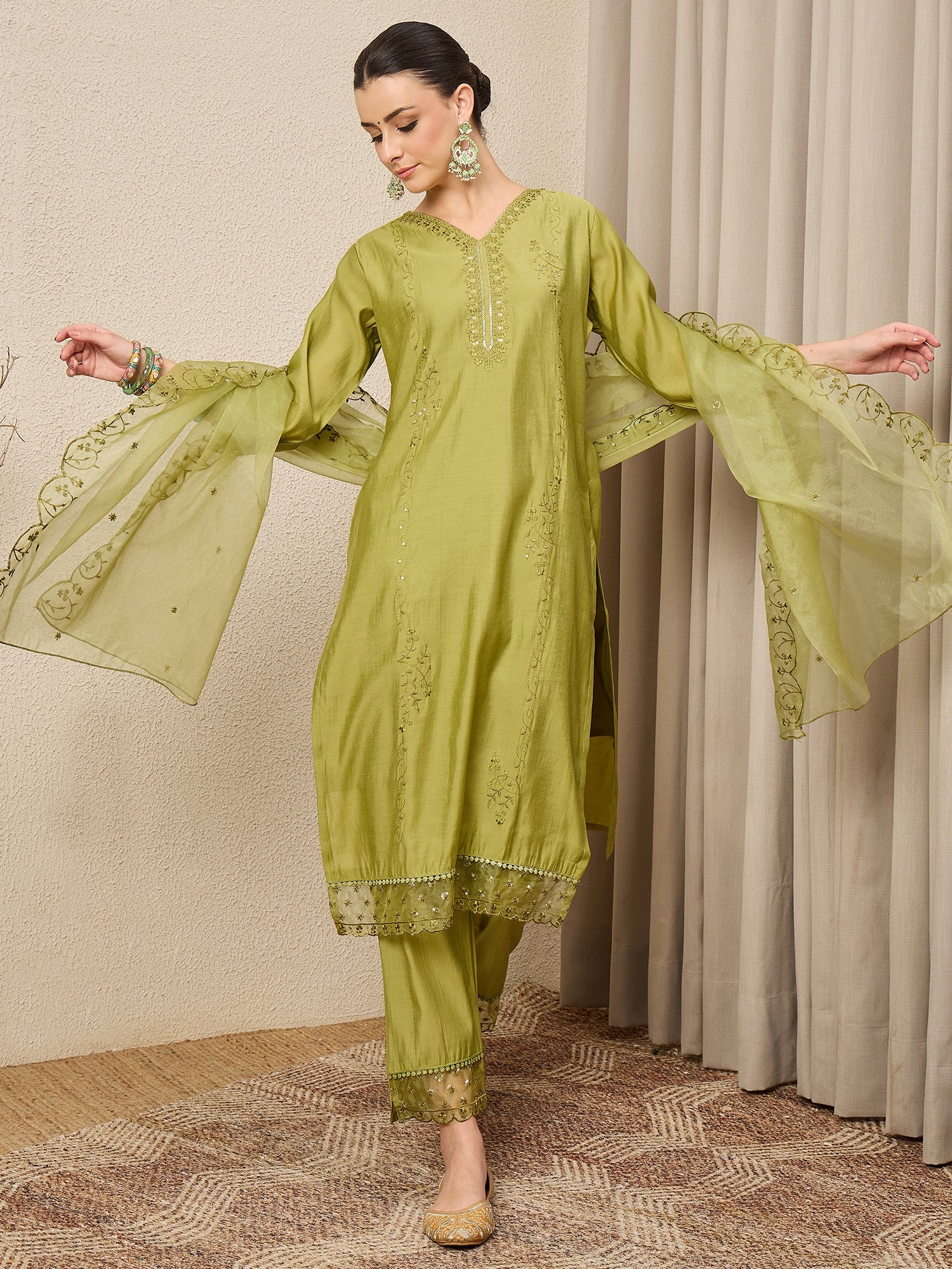 Nayika Mehndi Women Silk Blend Kurta and Trousers Pant Set