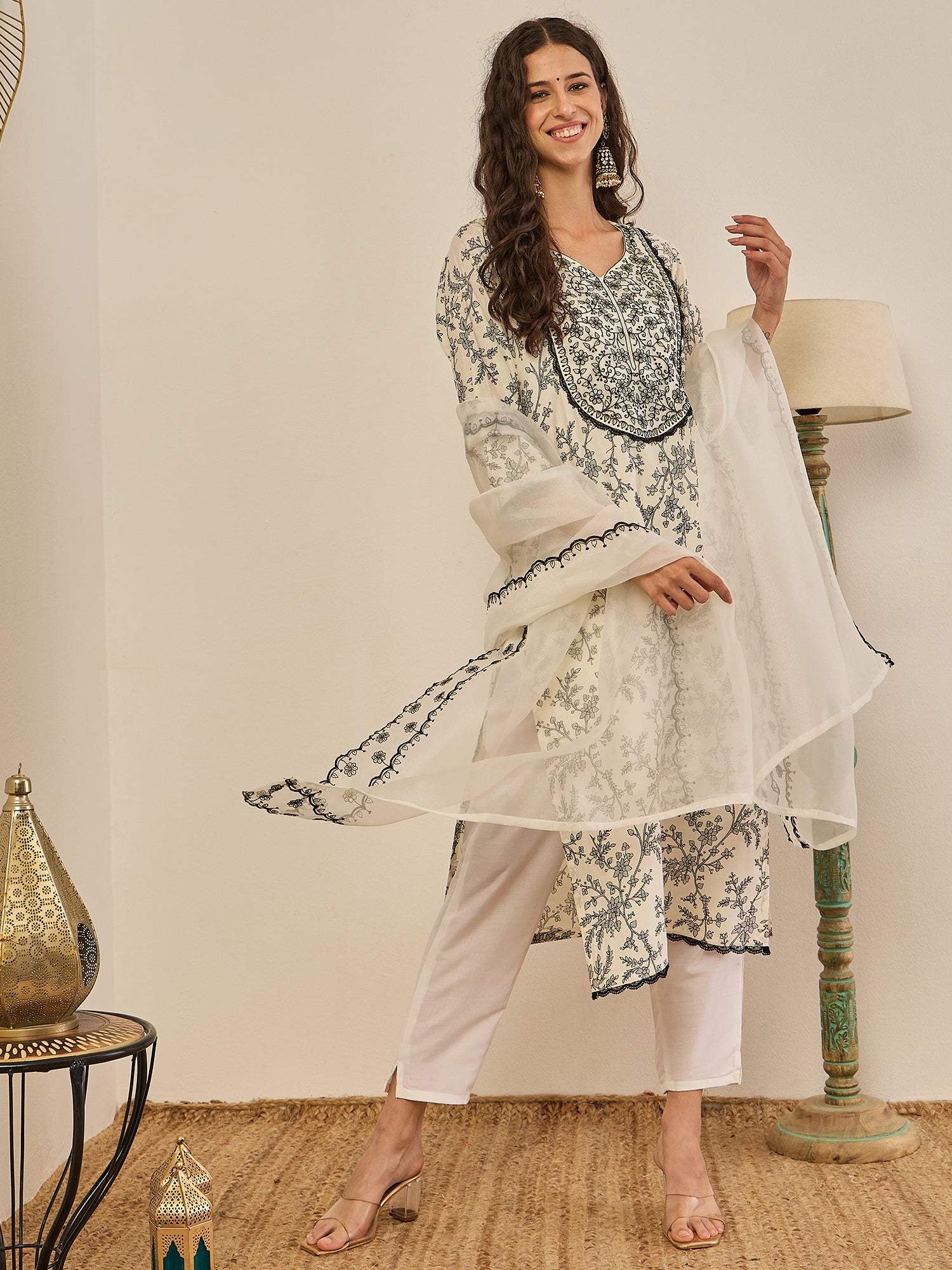 Keerthy Cream Embroidered Straight Printed Kurta Pant Set with Organza Dupatta