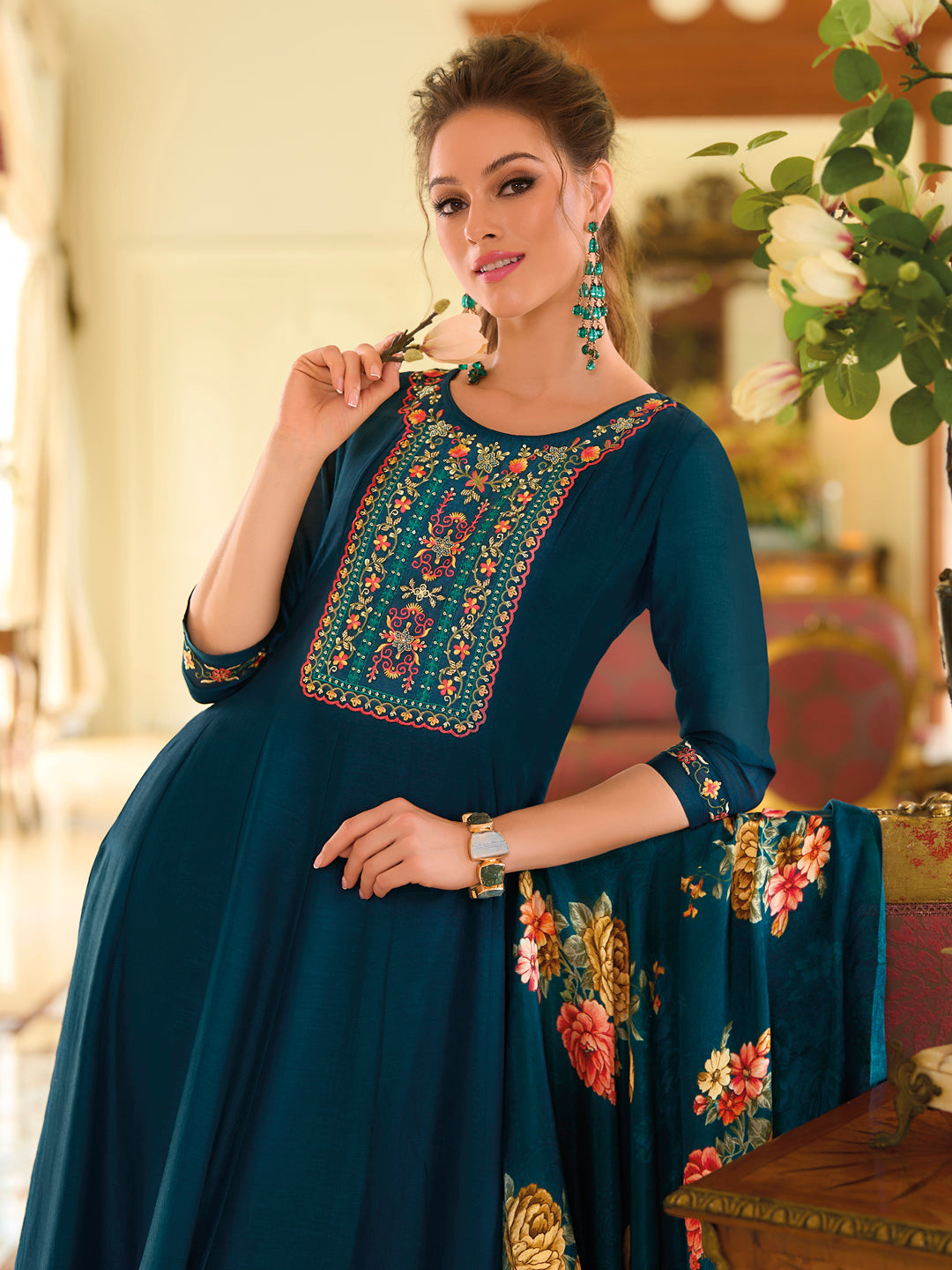 VredeVogel Women Silk Blend Kurta Pant Dupatta Set