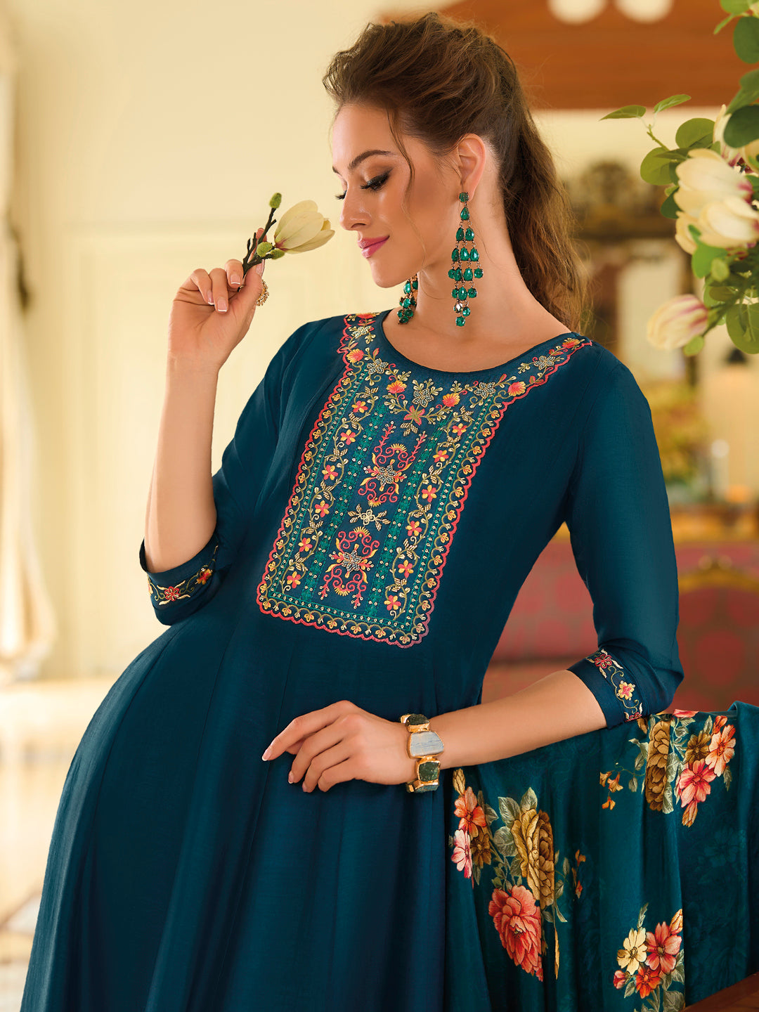 VredeVogel Women Silk Blend Kurta Pant Dupatta Set
