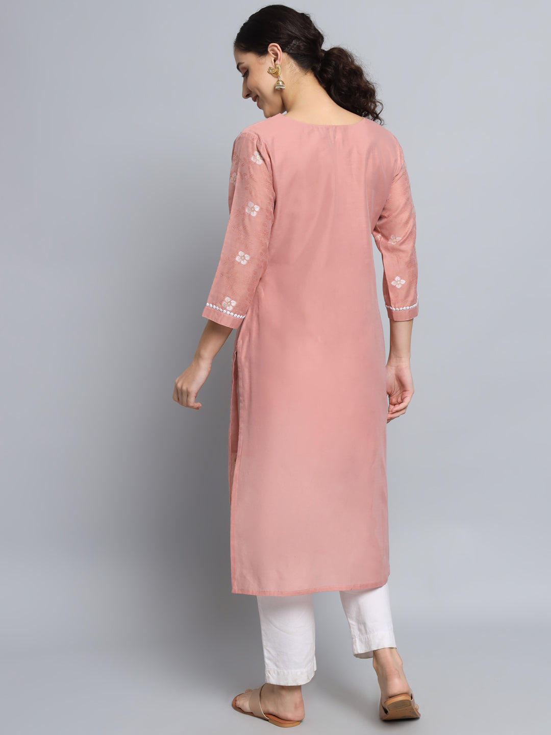 VredeVogel Women Embellished Silk Blend Straight Kurta