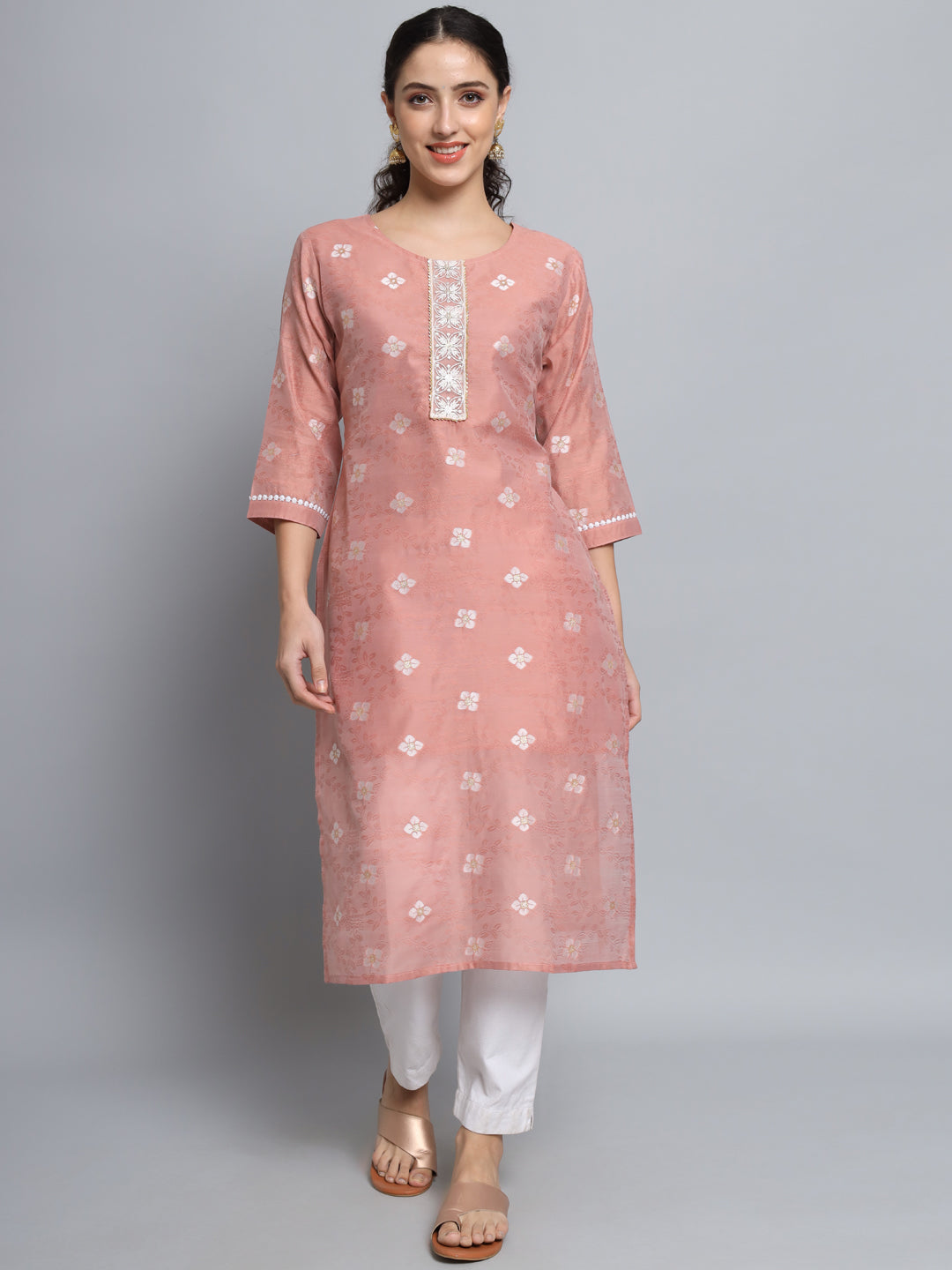 VredeVogel Women Embellished Silk Blend Straight Kurta