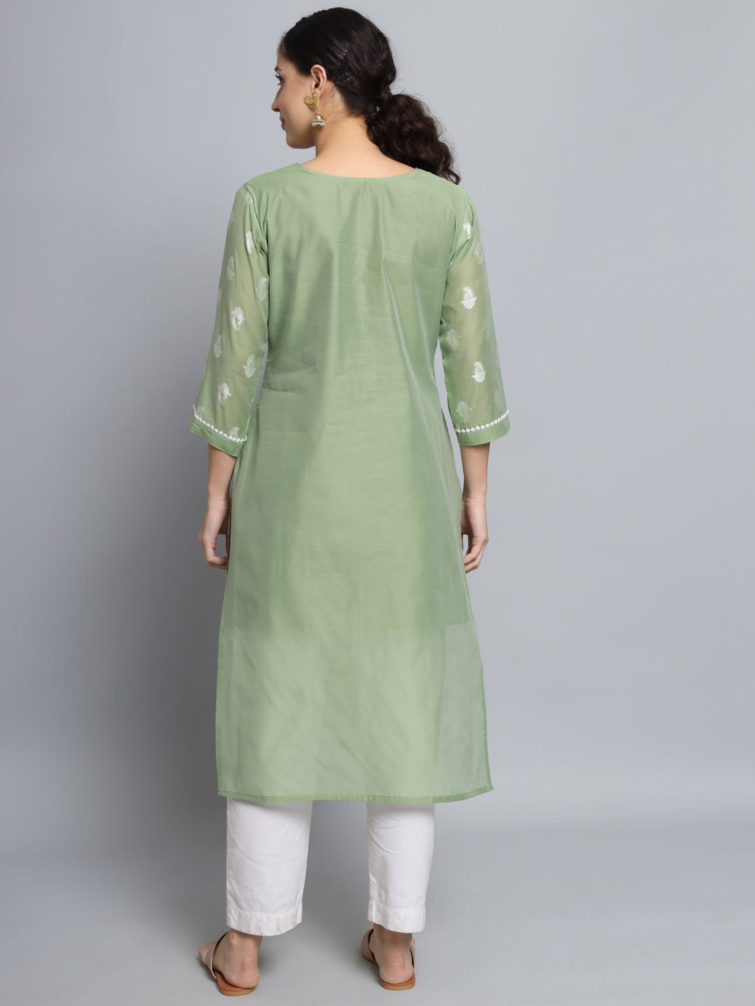 VredeVogel Women Embellished Silk Blend Straight Kurta