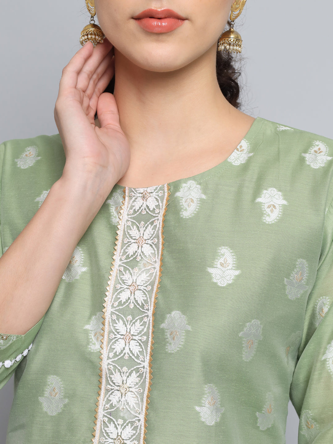 VredeVogel Women Embellished Silk Blend Straight Kurta